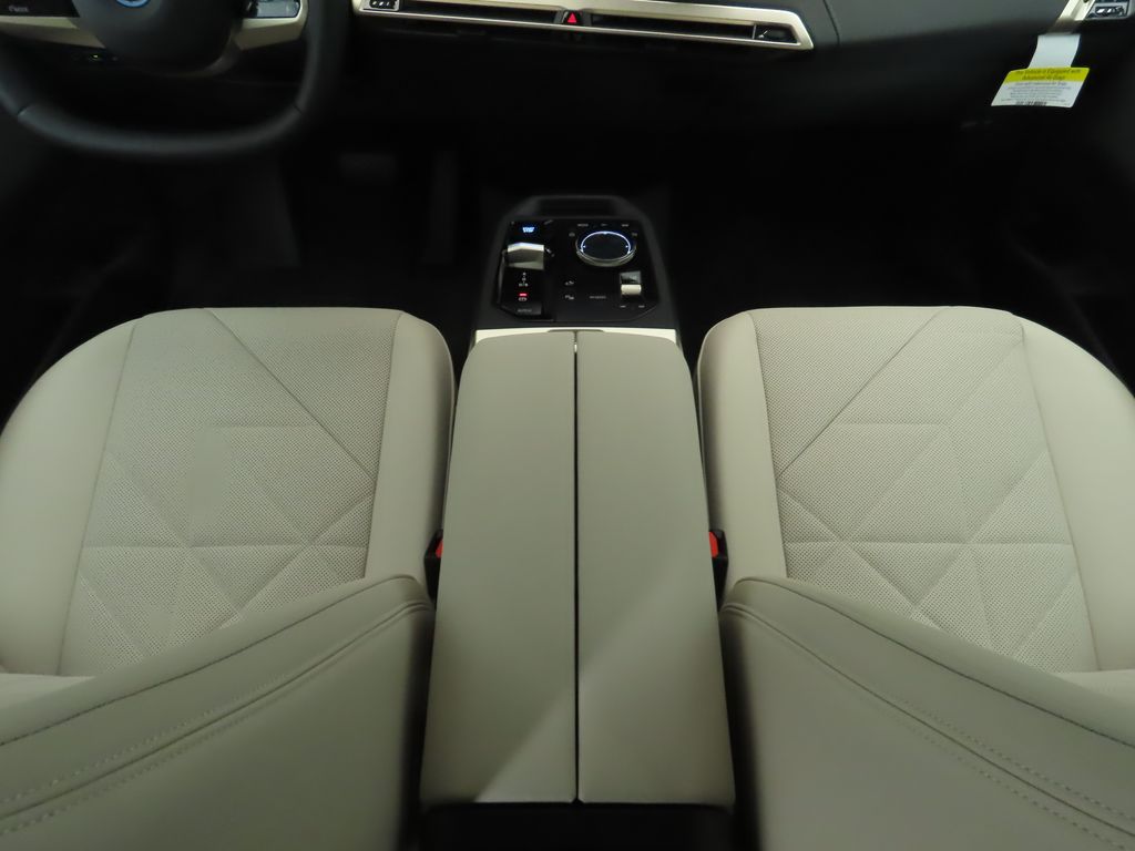 2025 BMW iX xDrive50 17
