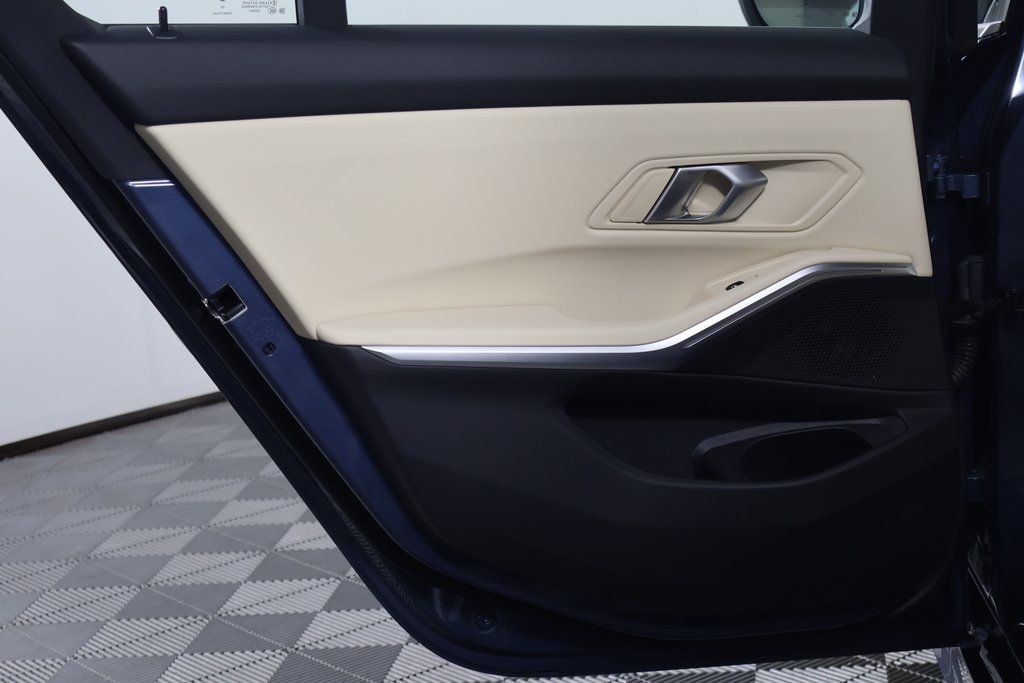 Thumbnail: 2026 BMW 3 Series - 13