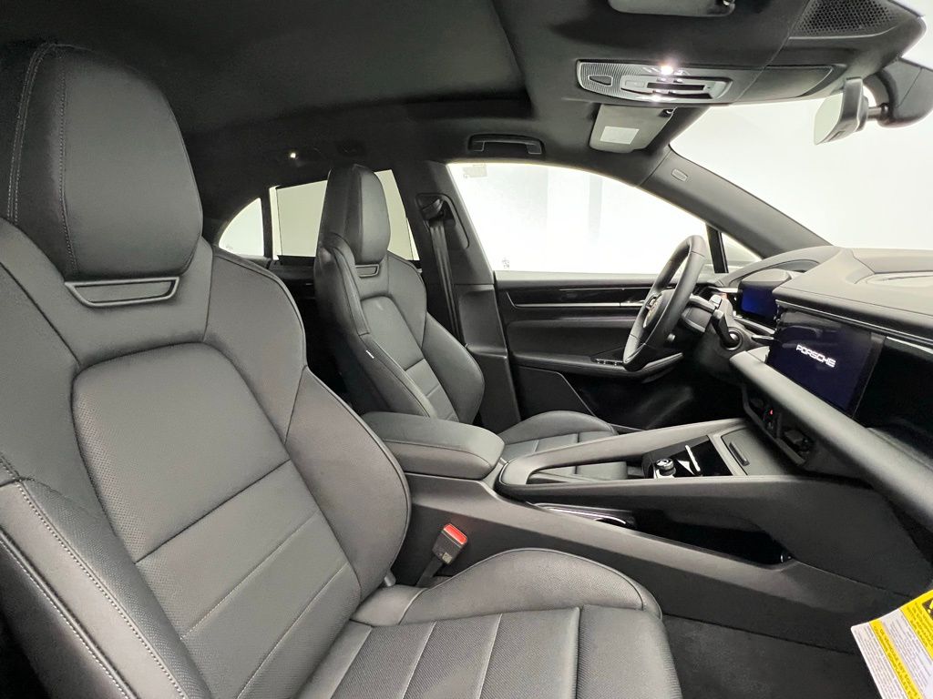 Thumbnail: 2026 Porsche Macan - 18