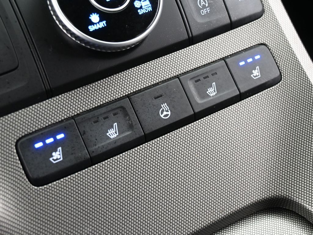 Used 2021 Hyper White Hyundai Limited image 31