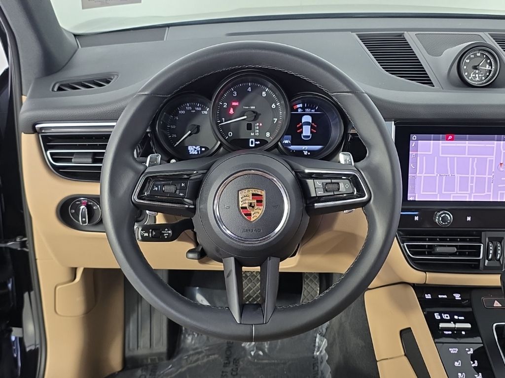 Thumbnail: 2023 Porsche Macan - 29