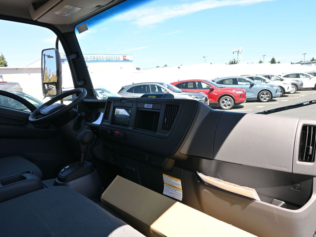 2025 Isuzu NRR 