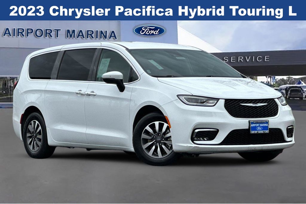 2023 Chrysler Pacifica Hybrid Touring L photo