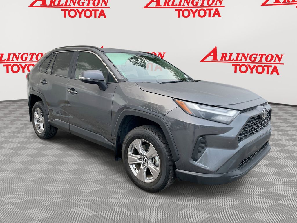 2024 Toyota RAV4 XLE's photo