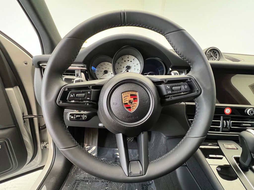 Thumbnail: 2025 Porsche Macan - 7