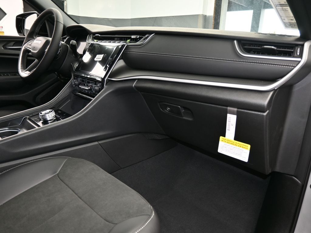 New 2025 Silver Zynith Jeep Altitude X image 40