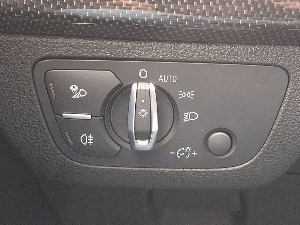 Thumbnail: 2025 Audi SQ5 - 26