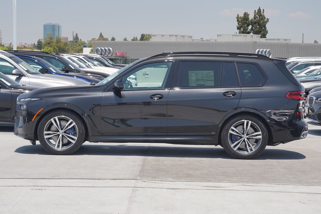 2025 BMW X7 M60i 4