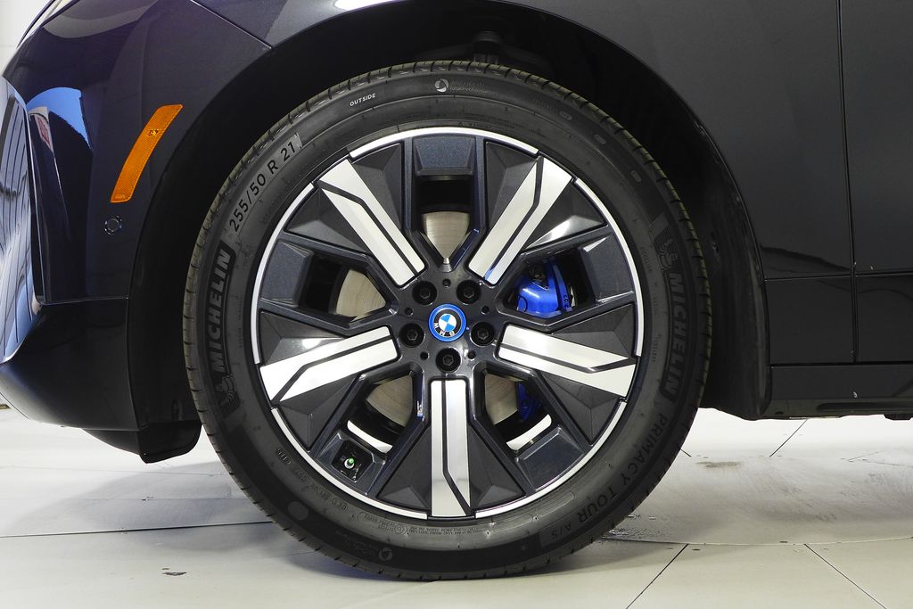 Thumbnail: 2023 BMW iX - 5