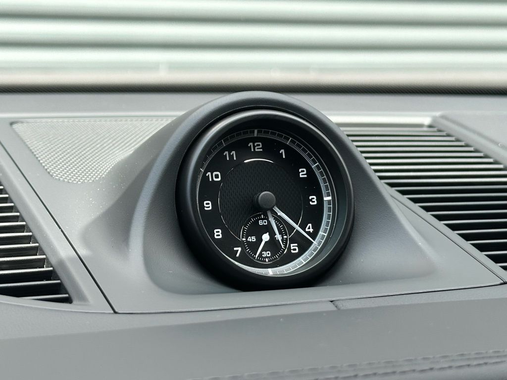 Thumbnail: 2026 Porsche Macan - 31