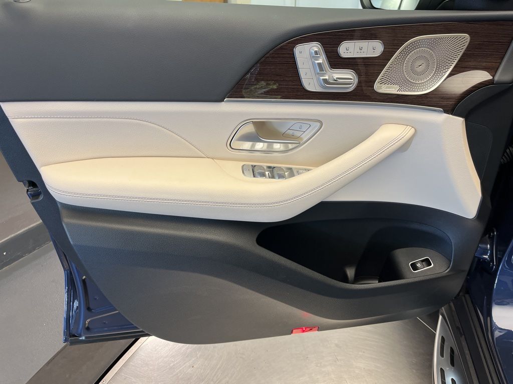 Thumbnail: 2025 Mercedes-Benz GLE - 11