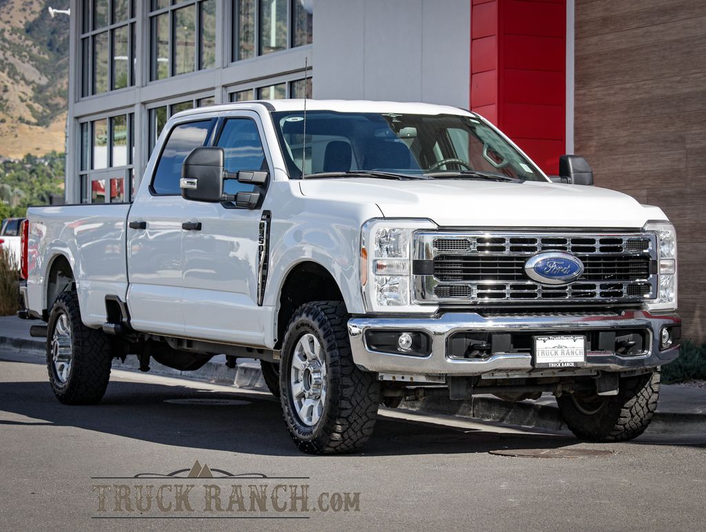 2023 Ford F-350 Super Duty XLT Crew Cab 4WD