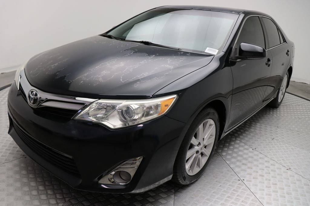 2014 Toyota Camry XLE 2