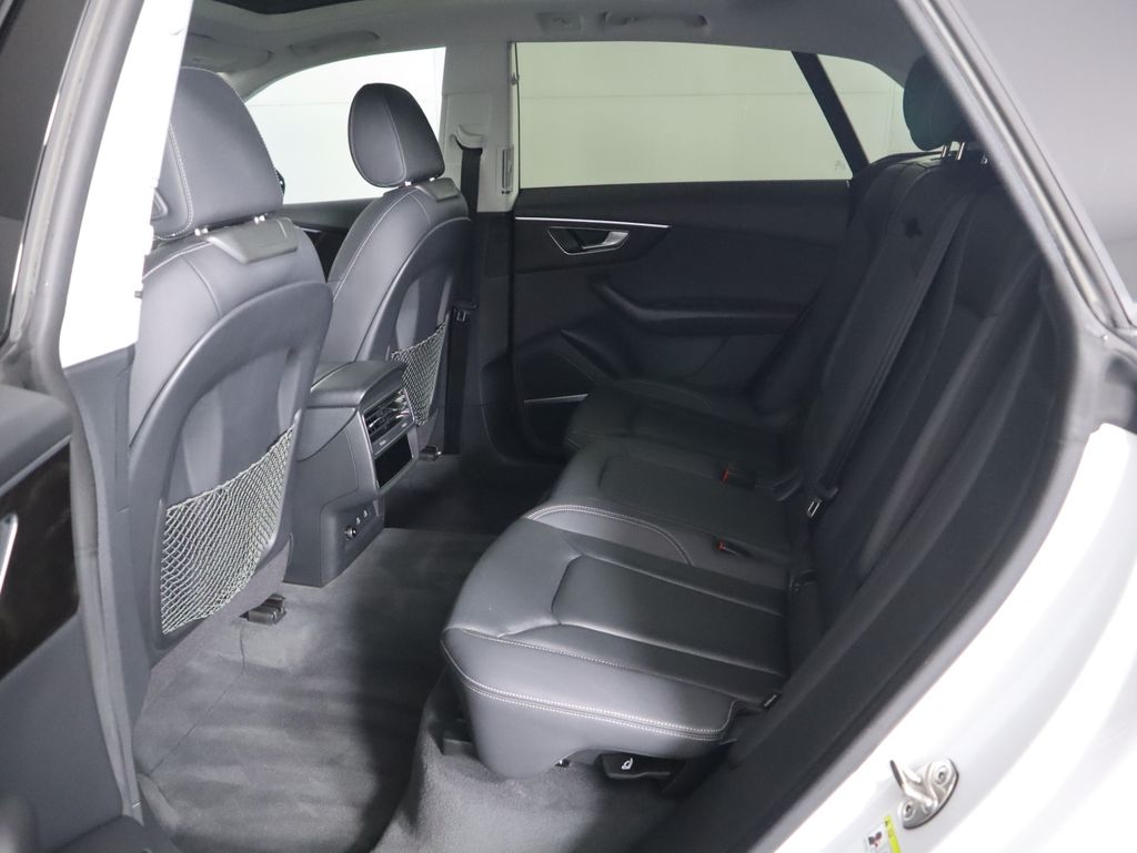 Thumbnail: 2022 Audi Q8 - 21