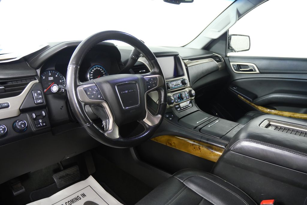 2017 GMC Yukon XL Denali 12