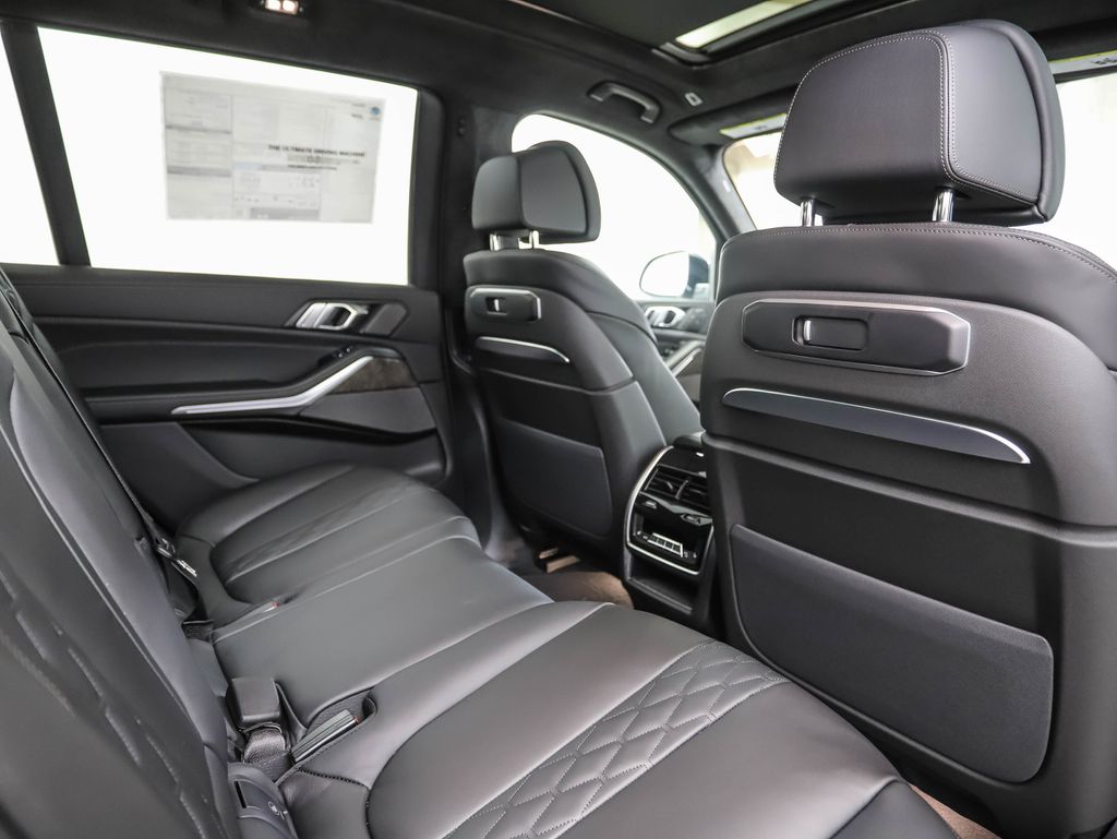 Thumbnail: 2026 BMW X7 - 29