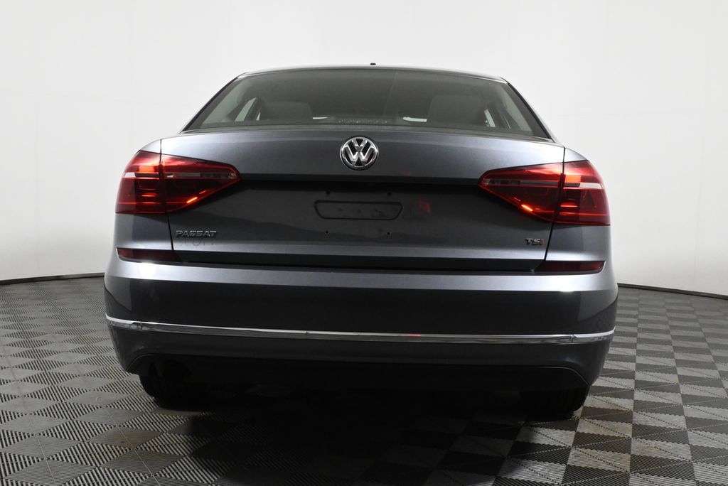Thumbnail: 2018 Volkswagen Passat - 7