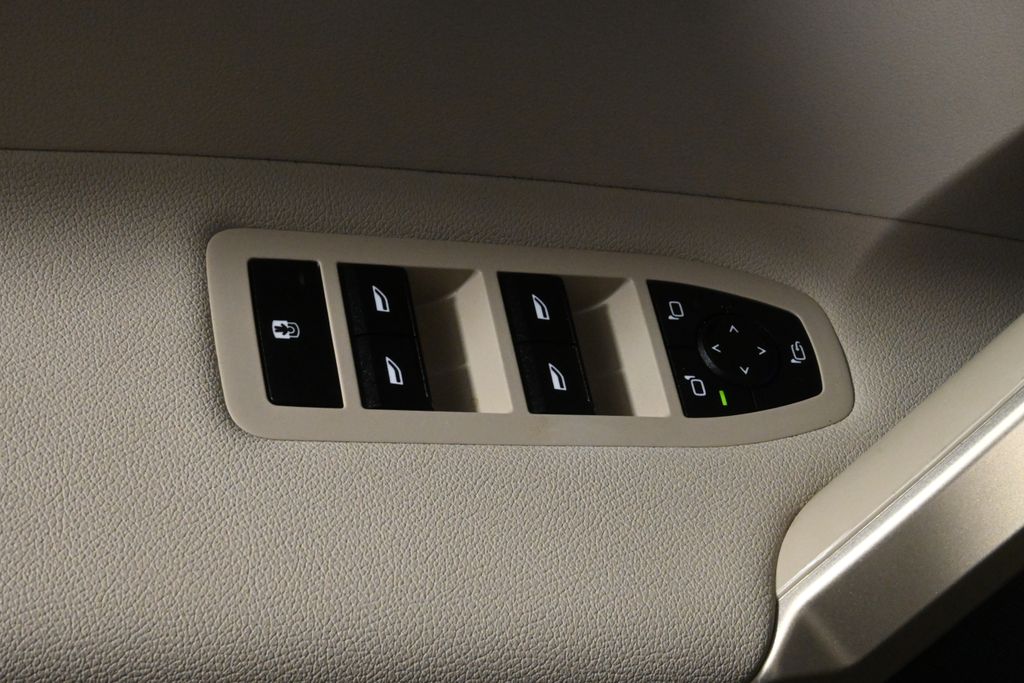 Thumbnail: 2025 BMW iX - 28