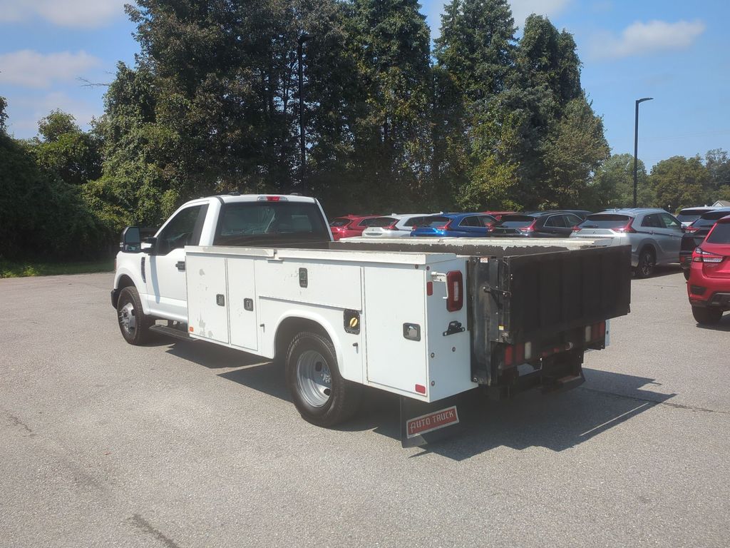 2022 Ford F-350 Chassis XL