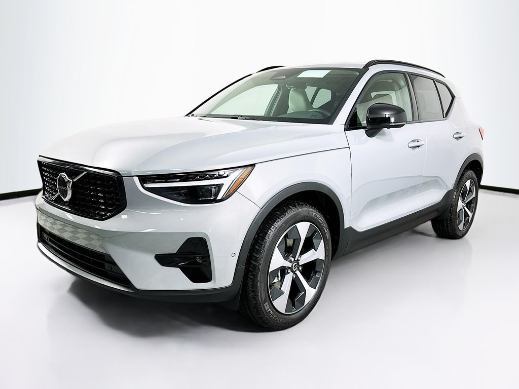2026 Volvo XC40 B5 Plus