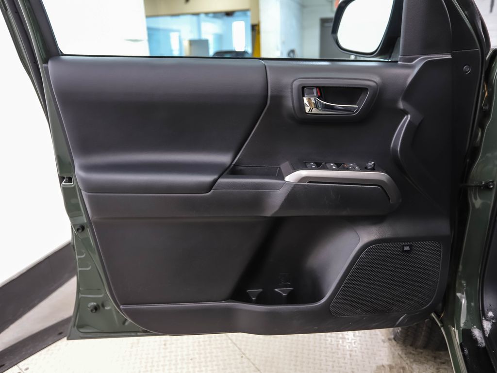 Thumbnail: 2022 Toyota Tacoma - 9