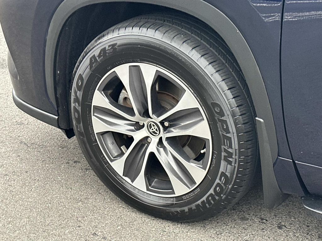 Thumbnail: 2021 Toyota Highlander - 13