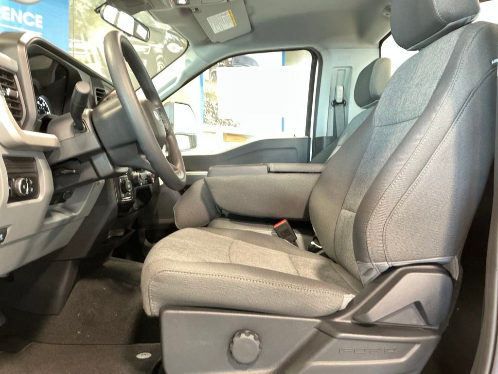 2025 Ford F-350SD  photo