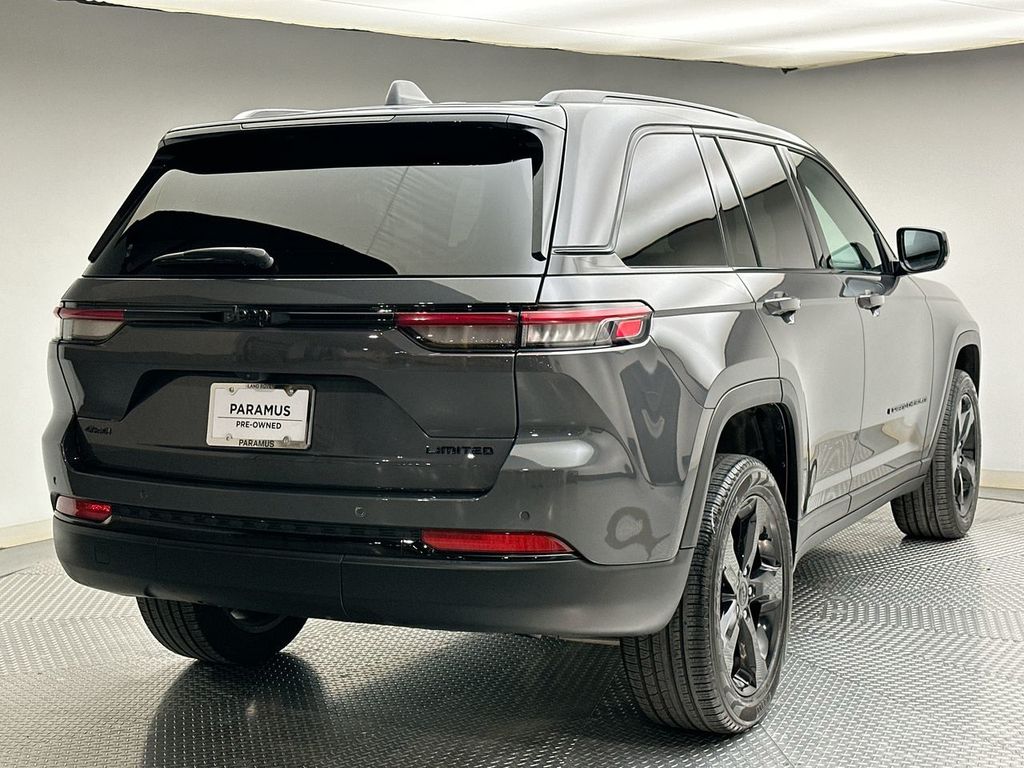 Thumbnail: 2024 Jeep Grand Cherokee - 13