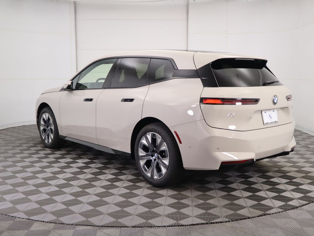 Thumbnail: 2026 BMW iX - 7