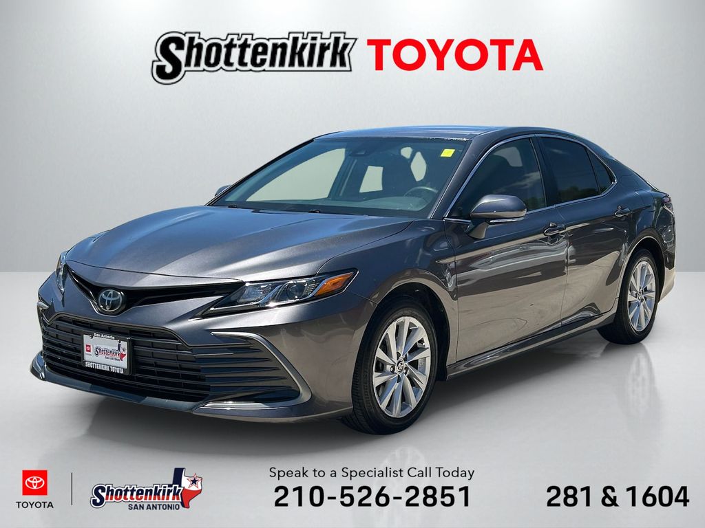 2023 Toyota Camry LE's photo