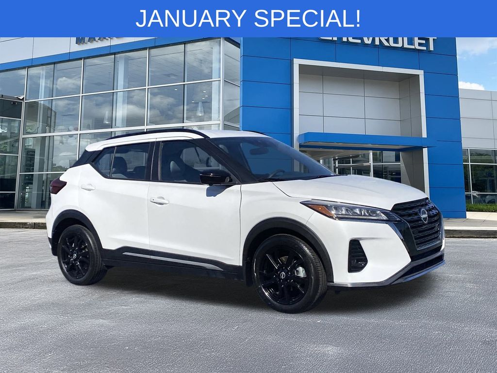 2023 Nissan Kicks SR