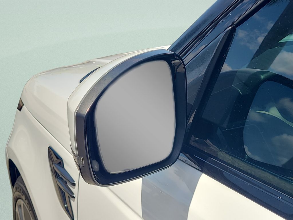 Used 2022  Land Rover HSE Silver Edition image 25