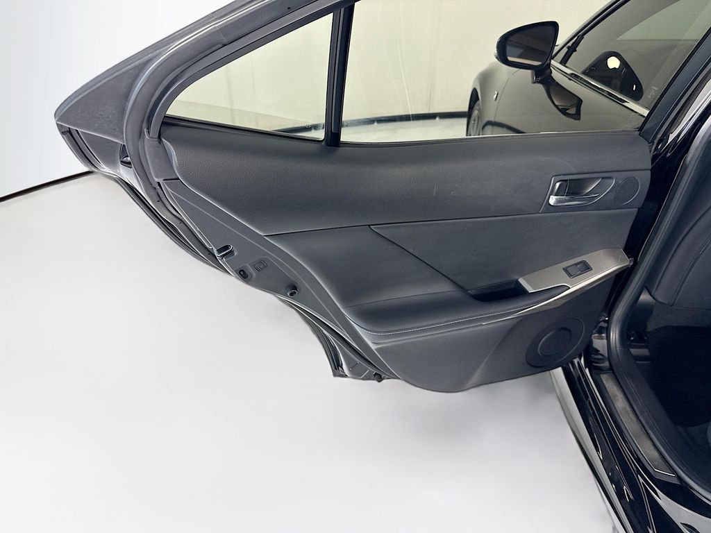 Thumbnail: 2016 Lexus IS - 26