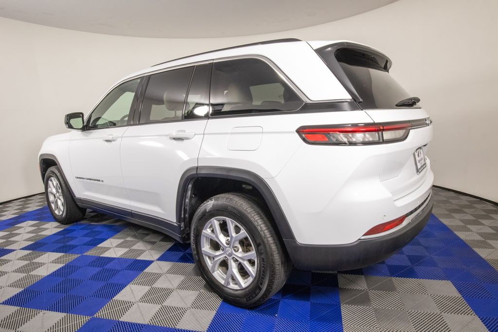 View vehicle photo 7