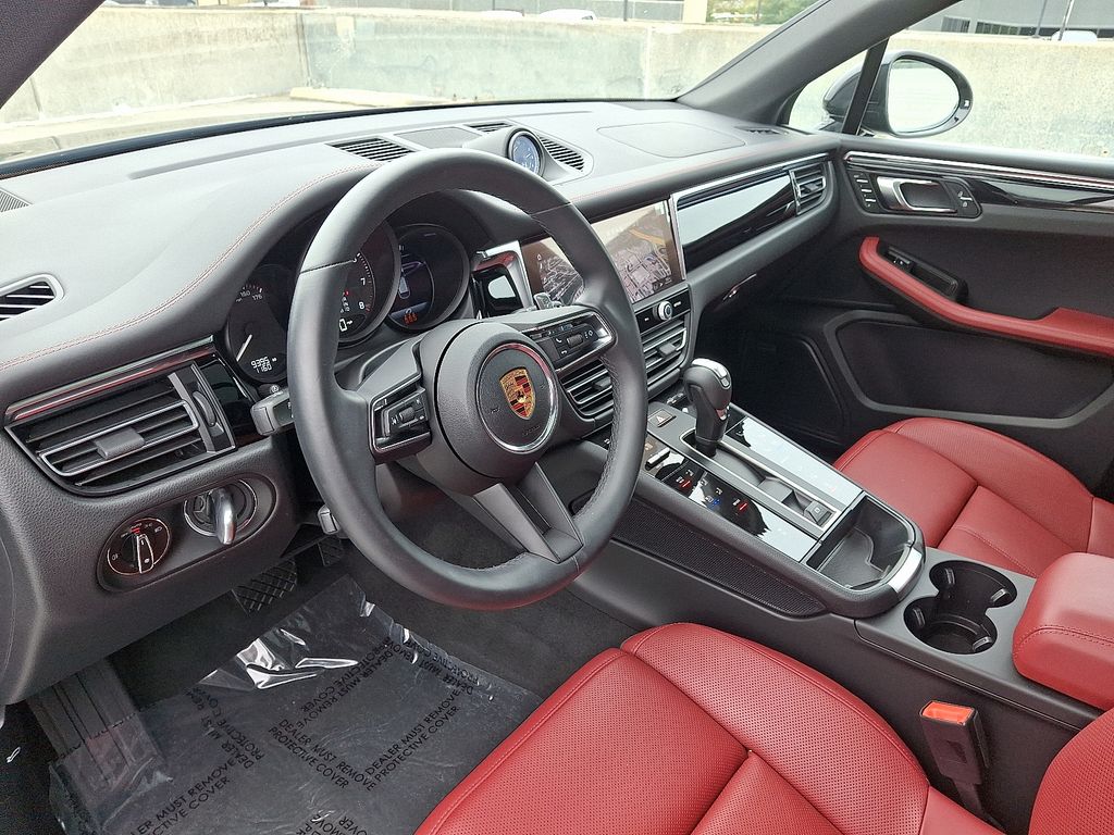 Thumbnail: 2025 Porsche Macan - 4