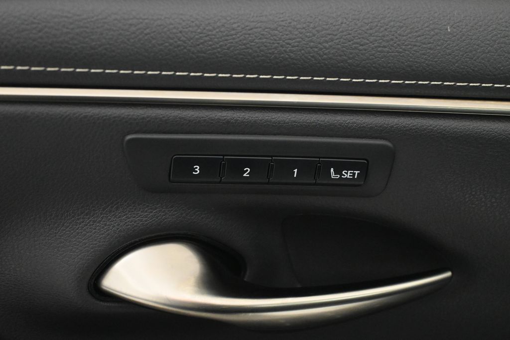 Thumbnail: 2021 Lexus ES - 30