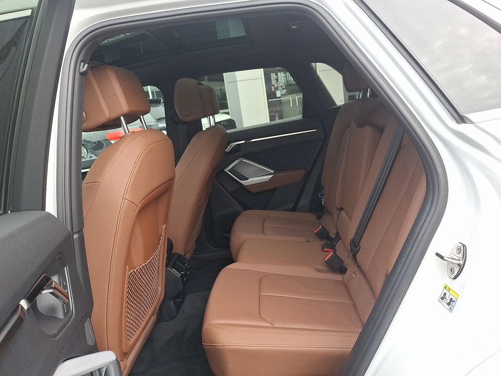 Thumbnail: 2022 Audi Q3 - 10