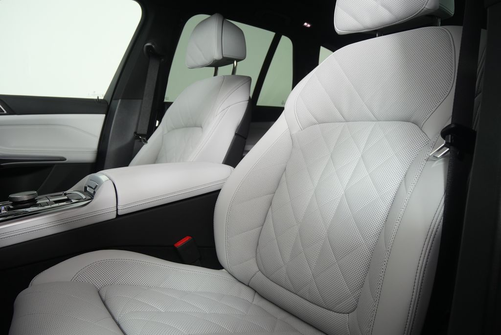 Thumbnail: 2026 BMW X5 - 10