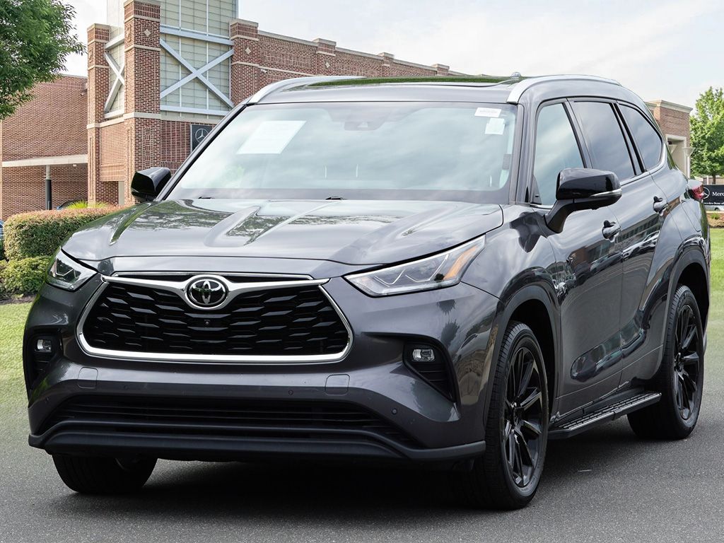 Thumbnail: 2023 Toyota Highlander - 4