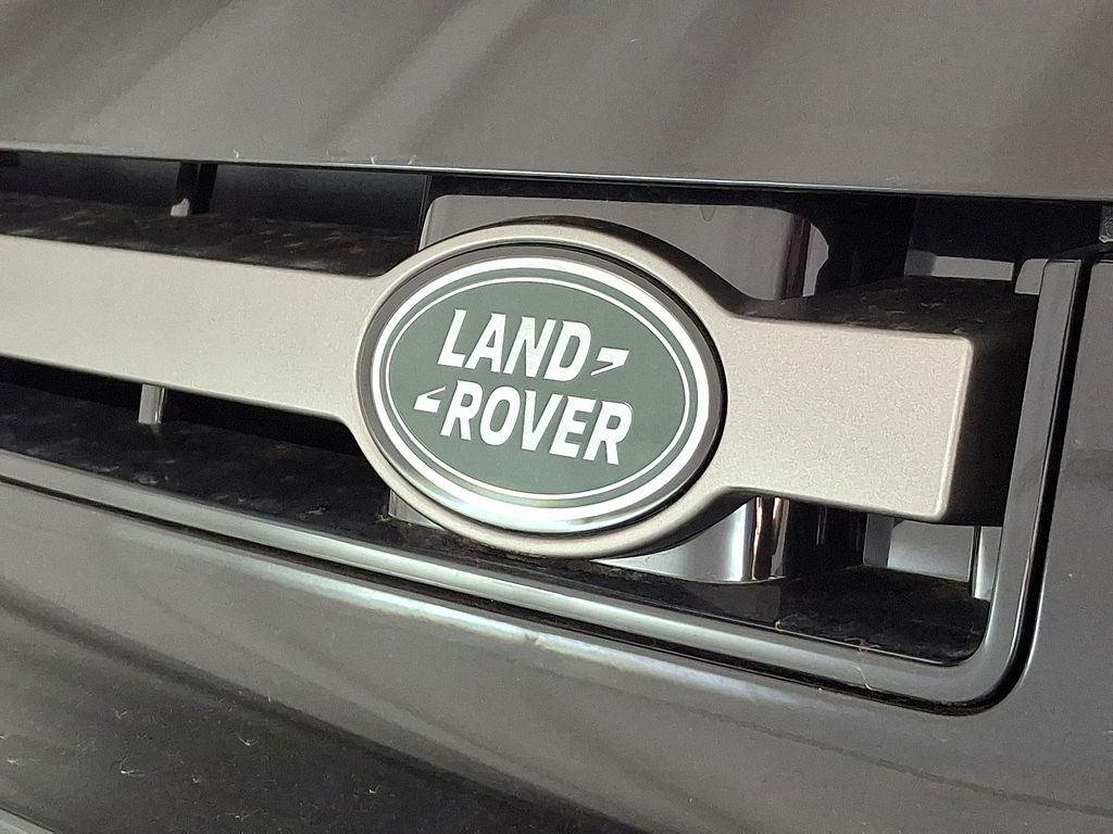 2025 Land Rover Defender 110 18