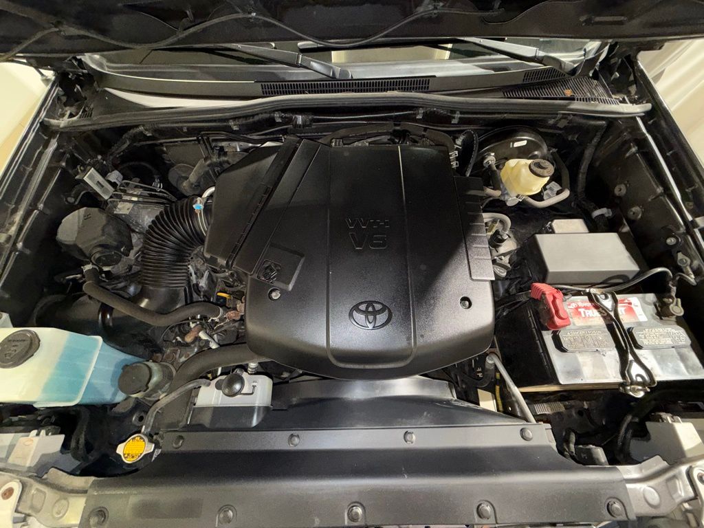 Thumbnail: 2015 Toyota Tacoma - 9