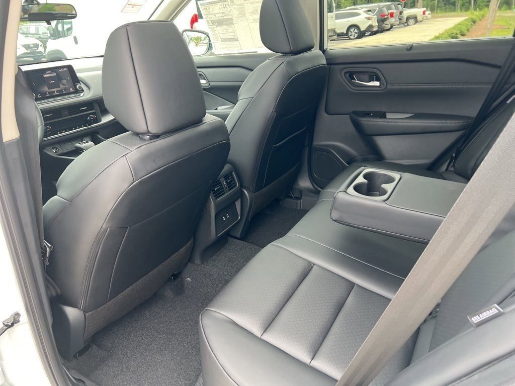 2025 Everest White Pearl Nissan Rogue SV FWD SUV