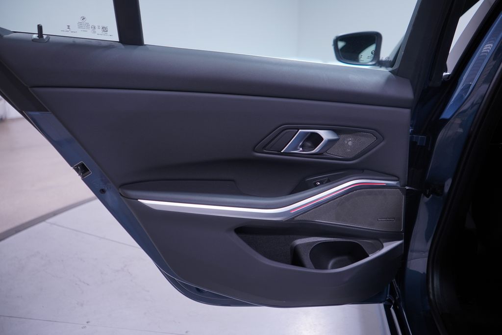 Thumbnail: 2025 BMW 3 Series - 15