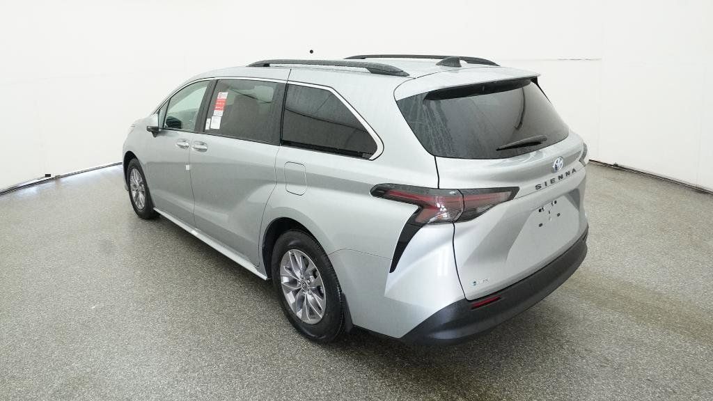 Thumbnail: 2025 Toyota Sienna - 19