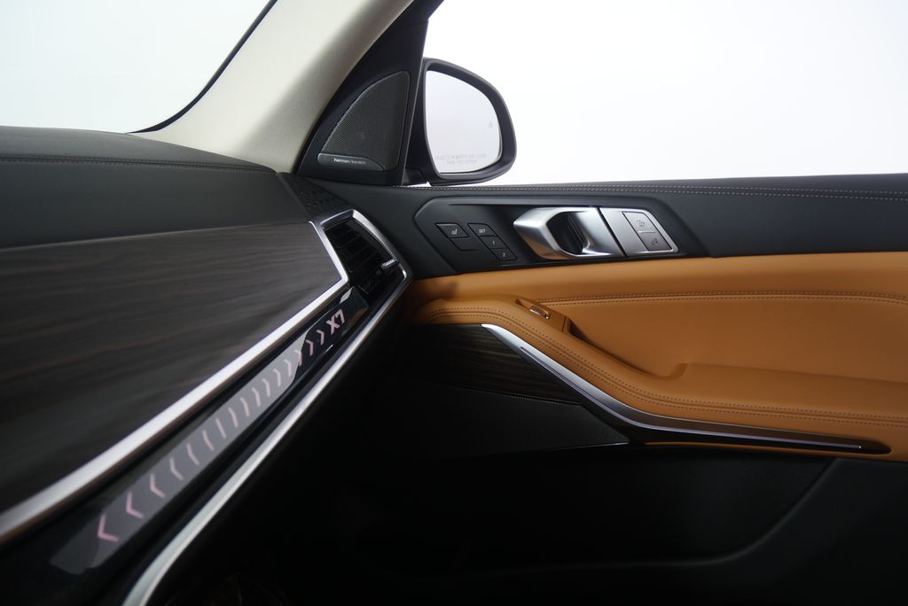 Thumbnail: 2026 BMW X7 - 26