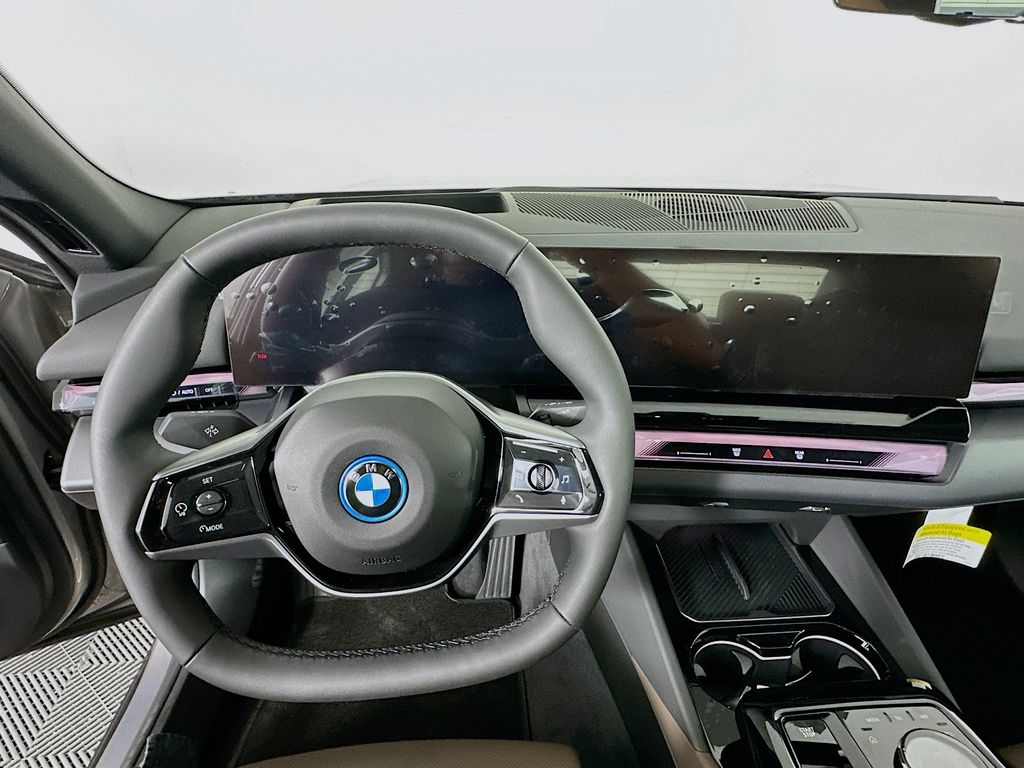 2025 BMW i5 eDrive40 10