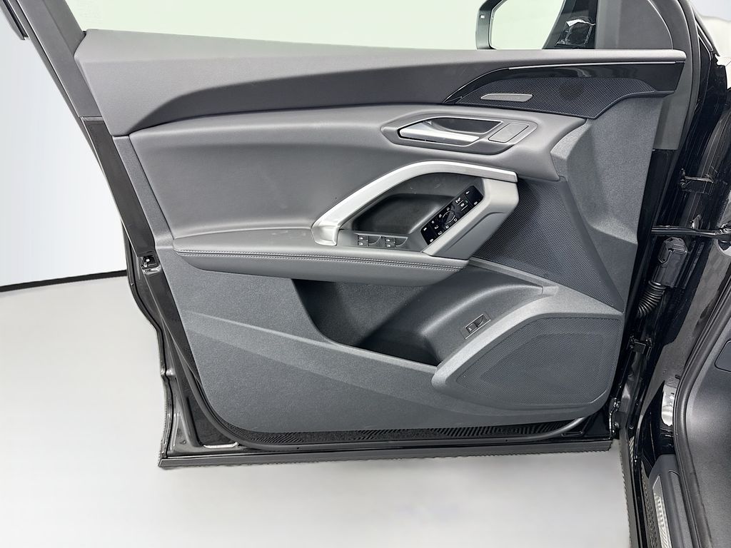 Thumbnail: 2025 Audi Q5 - 24