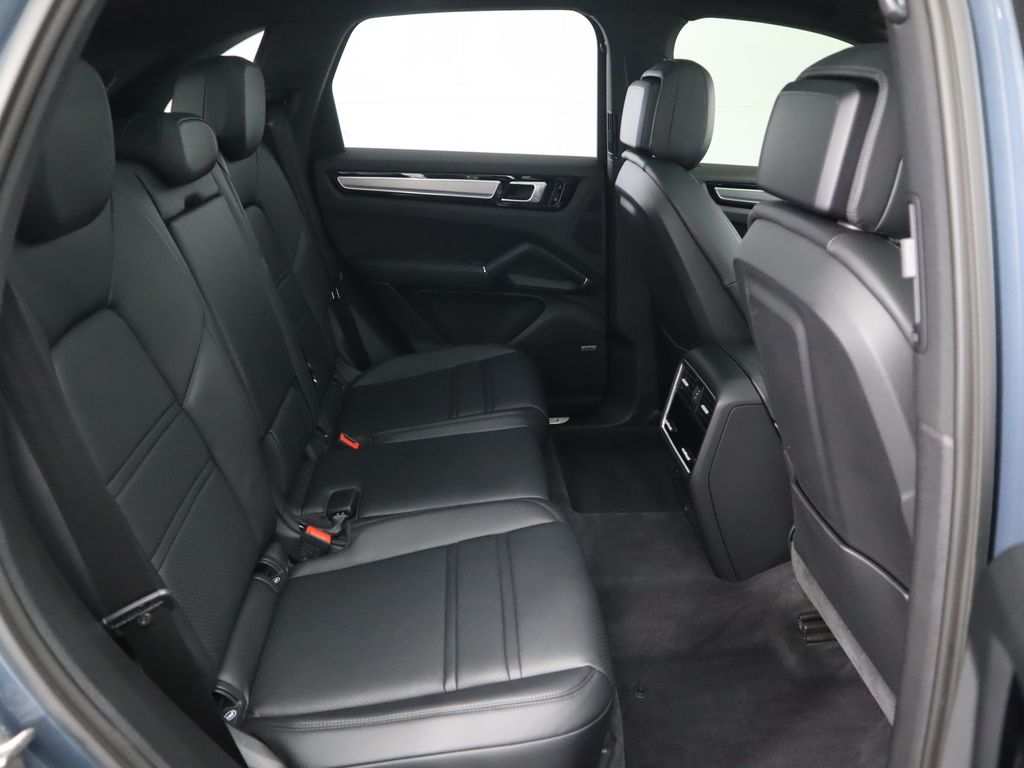 Thumbnail: 2020 Porsche Cayenne - 23