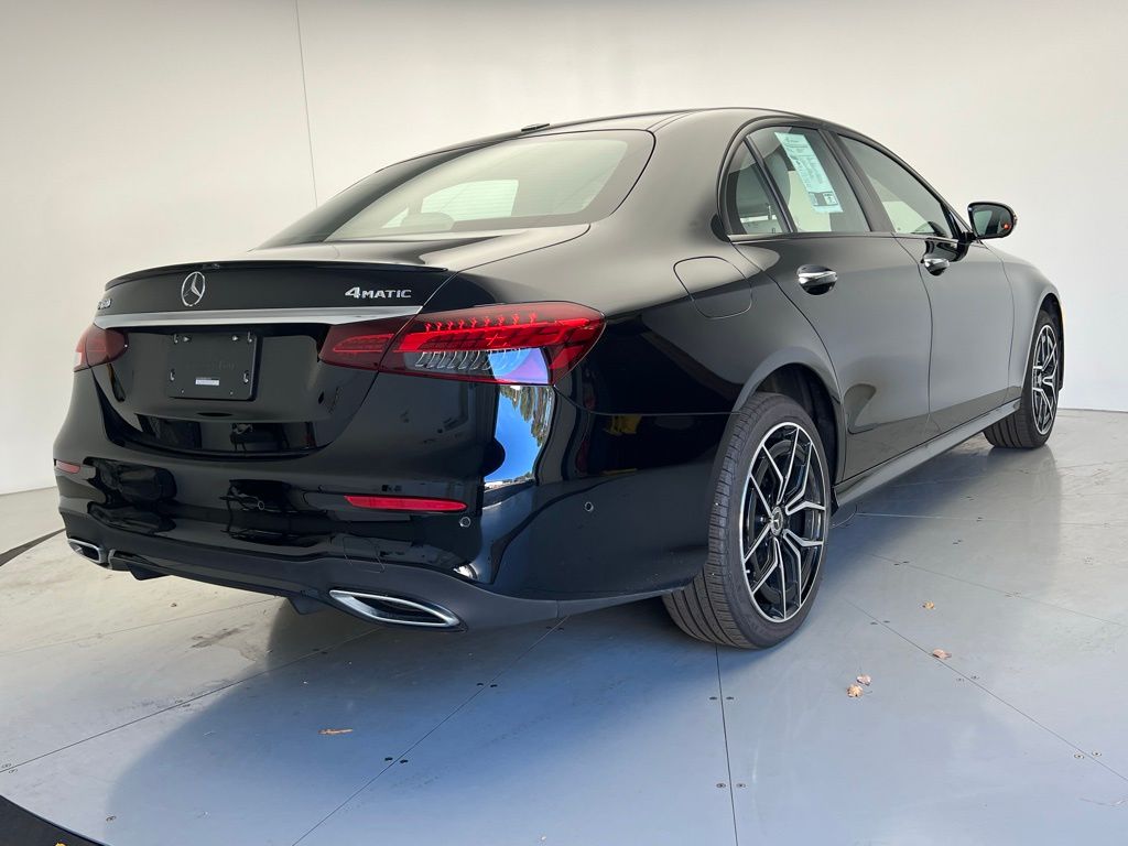 Thumbnail: 2022 Mercedes-Benz E-Class - 3