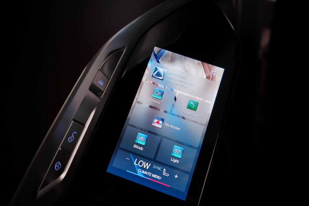 Thumbnail: 2026 BMW 7 Series - 12